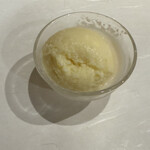 すし あお - 豆乳レモンシャーベット 底に酒粕