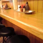 三ちゃん食堂 - カウンター席(２０１４年１１月１６日撮影)