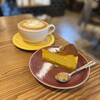 コフィノワ - かぼちゃバスクチーズケーキ、ホットカフェラテ