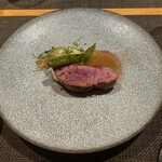 trattoria l'mante izumi - 豚肉のロースト　なんだか食べたことのない食感でおいしく、楽しく