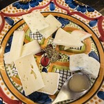 フィリ ディ チェント アンニ - いつまでも飲める追加チーズ盛り