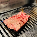 ホルモン 錦 - タンを鉄板に乗せた感じ