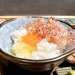 トッサ・ジ・クラッサン - ゆずたまと削り節で卵かけご飯♪