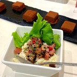 酒 style AzumaZuru - 燻製鴨肉の入ったポテサラ＆自家製生チョコ