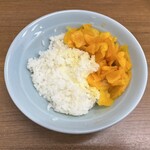 横浜ラーメン　武蔵家 - 無料ライス。　たくあんライスではないw