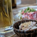 焼き鳥 あちゃこ - お通しとビール