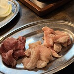 塩ホルモン 炭や 大宮店 - 左からカシラ・牛ミノ・豚トロ