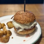 CHILLAX BURGERS&WINE - 