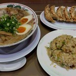 Ramen Kairikiya - 味玉らーめん　焼き飯　餃子