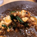 舞鶴麺飯店 - 帰りに見たけど、14時前なのにまだ10人くらい並んでいる。
      こりゃ、いつまでも並ぶはずだね。
      チャーハンも麻婆豆腐も美味しすぎるもん。
      驚いた。