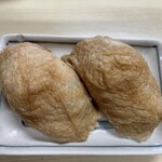 いしはるうどん - いなり寿司。ちらし寿司か入ってて美味しいです。