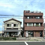 とんかつ杉 - 左が“とんかつ杉”  で  右が精肉店の“肉の杉山”