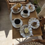 Rosé - キャロットケーキ、フィグジャムスコーン、バスクチーズケーキ、ハニーゴルゴンゾーラマフィン、キャラメルナッツマフィン