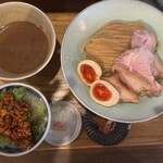 いかれたヌードル フィッシュトンズ - 料理写真:
