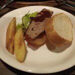 あさくま - ハンバーグはパンとの相性も抜群！