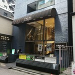 グルガオン - お店の入ったビル