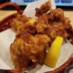 回転寿し トリトン - 自家製ザンギ。