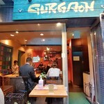 グルガオン - お店の外観