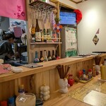 立ち飲み美味 - 店内カウンター席のみ６人ぐらいで満席