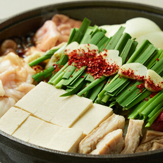 五種の新鮮ホルモンを使用した、特製タレで味わう自慢のもつすき