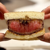 USHIGORO S. SHINJUKU - シャトーブリアンカツサンド トリュフ添え