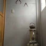 holofoop - 階段を上がったら、入り口手前はこんな感じ。