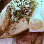 ビストロ ムッシュ - 再・シーザーサラダとベーコン