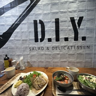 ディーアイワイ サラダ & デリカテッセン_0