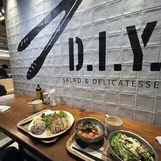 ディーアイワイ サラダ & デリカテッセン_1