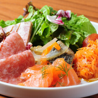 ちょい飲みにおすすめ◎気軽に食べれる小皿料理や前菜盛り合わせ