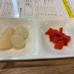 カレーのお店8点9別邸 - らっきょうと福神漬け