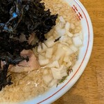 背脂煮干中華そば 我武者羅 - デフォルトの玉ねぎ。