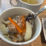 カレーのお店8点9別邸 - スープには野菜とテールも^^