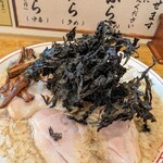 背脂煮干中華そば 我武者羅 - 岩海苔近景。スープに合わせるなら、必須なトッピング。