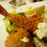 キッチンスズキ - 海老フライも大きい