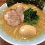 元喜家 - ラーメン煮卵入り