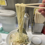 博多天神 - 細麺リフト！細いから軽い