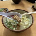 明石食堂 - お肉も良いお味です♪見た目味が濃そうに思いますがこちらも深い味わいです。