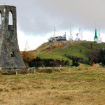 王ヶ頭ホテル - (2014.10月)高原の象徴｢美しの塔｣から電波塔群の眺め。後40分程