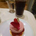 ラデュレ 日比谷店 - イスパハン