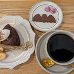 あひる菓子店 - ガトーショコラ700円、あひるクッキー260円、あひるブレンド620円✨️