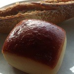 シグネチャー - カスタードを、練り込んだパン