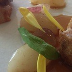 シグネチャー - ガルニチュール 蕪と、ブドウ