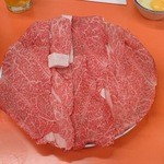 米久本店 - 上の牛鍋の牛肉。単品追加なら2520円