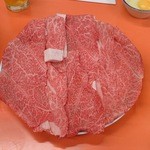 米久本店 - 上の牛鍋の牛肉。単品追加なら2520円