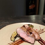 肉とワイン みなもと - ラムランプのグリル　バルサミコソース。とても美しい…！脂も少なくあっさりいただけます。噛み応えしっかり！