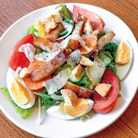 自家製アジサイ豚ベーコンのシーザーサラダ