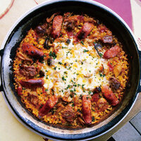 アジサイ豚とチョリソ、チーズのパエリャ（1人前）