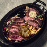 牛ステーキの2種盛り合わせ 黒毛和牛イチボ(150g)US産チョイスグレード•ハラミ(150g)