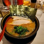 横浜家系 てつ家 - ２０２５年１０月現在のキャンペーンラーメン１６女から１７時３０分まで税込み５００円